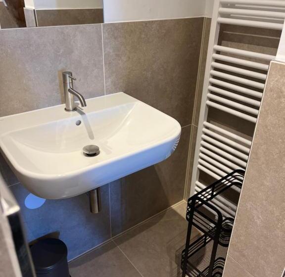اتاق لوکس با تخت بزرگ, Weltevreden