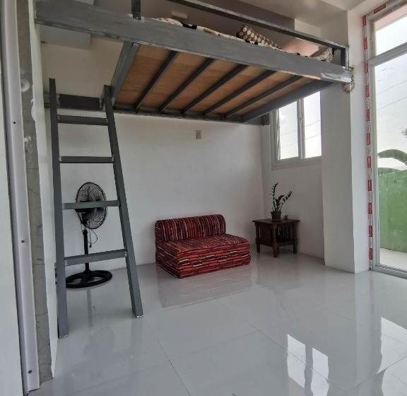 استودیو استاندارد با چشم‌انداز, Smyleinn Farm