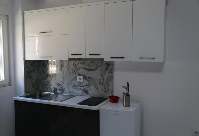 استودیوی استاندارد, Anchor Apartments
