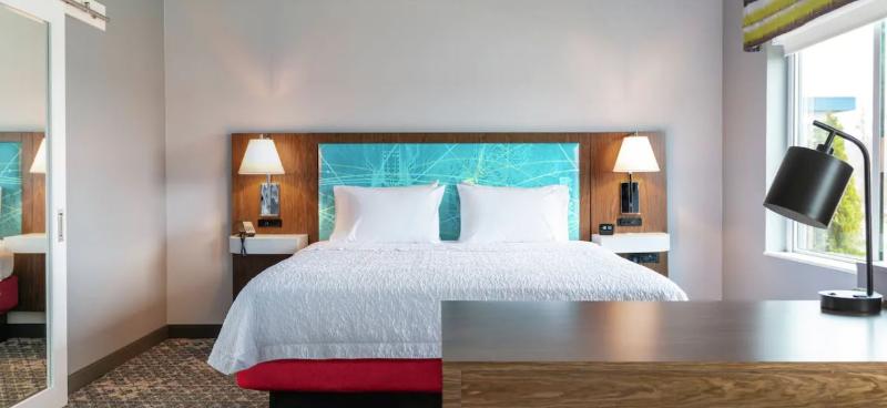 اتاق استاندارد با تخت بزرگ برای معلولان, Hampton Inn & Suites Chico