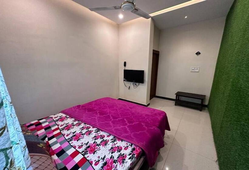اتاق استاندارد, The Galaxy Near Udaipur Airport