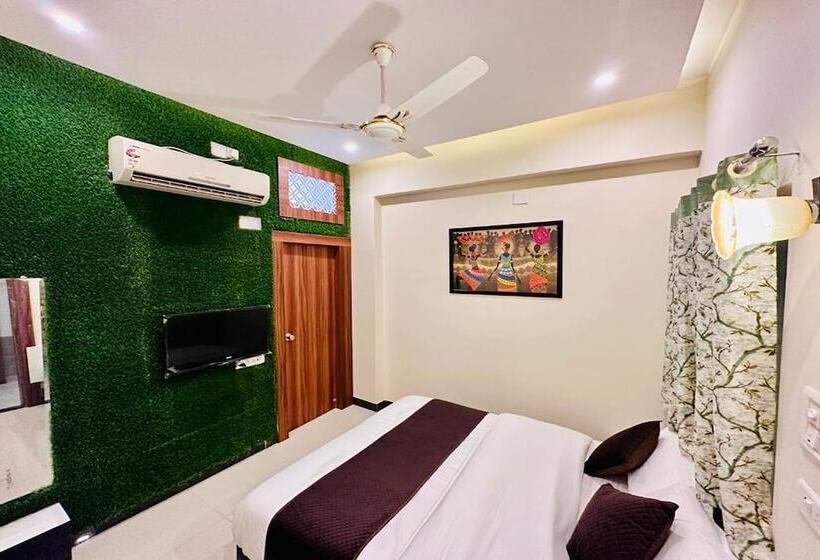 اتاق لوکس, The Galaxy Near Udaipur Airport
