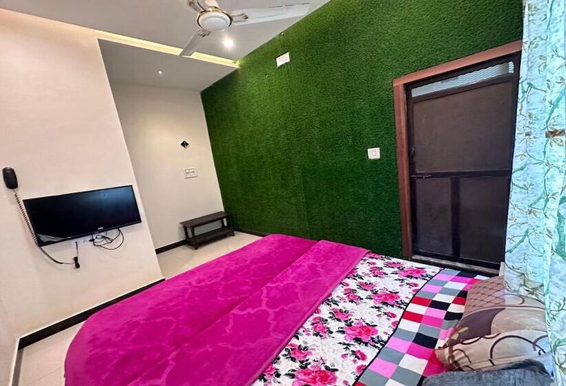 اتاق استاندارد, The Galaxy Near Udaipur Airport