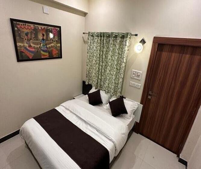 اتاق لوکس, The Galaxy Near Udaipur Airport