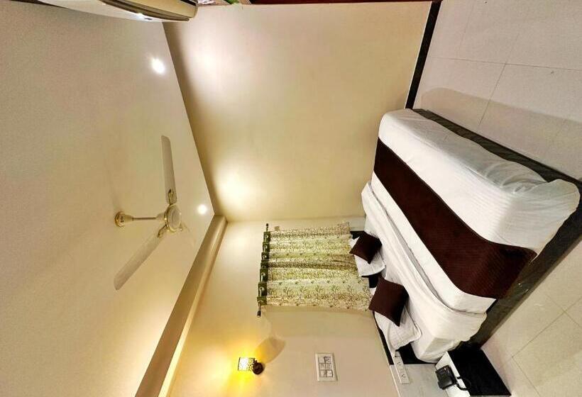 اتاق لوکس, The Galaxy Near Udaipur Airport