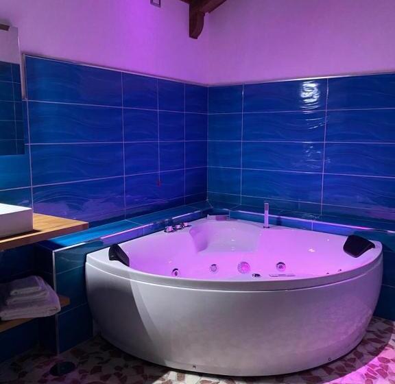 اتاق استاندارد با وان آب گرم, Setteabbracci Suite & Apartments