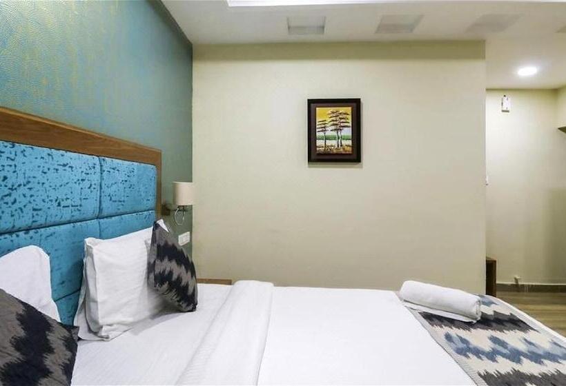 اتاق لوکس, Stayeasy Tiruvanmiyur