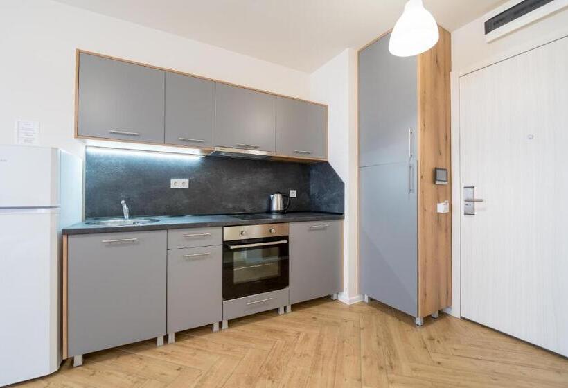 استودیو استاندارد با چشم‌انداز کوهستان, Wow Studios For Rent   Bul Montevideo 25a   B
