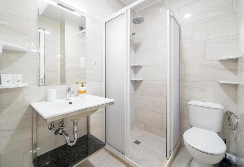 استودیوی استاندارد, Wow Studios For Rent   Bul Montevideo 25a   B