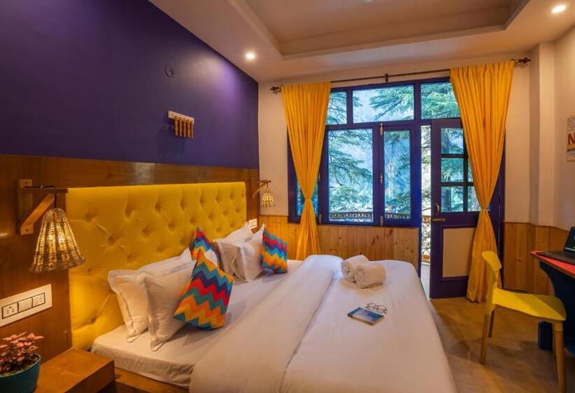 اتاق لوکس با چشم‌انداز, Gostops Kasol