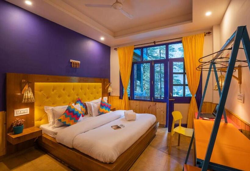 اتاق لوکس با چشم‌انداز, Gostops Kasol