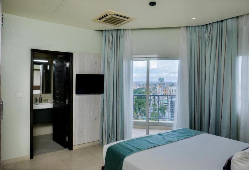آپارتمان 3 خوابه, Aura Suites