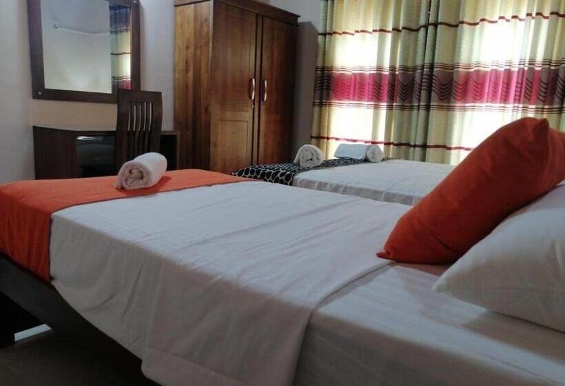 اتاق لوکس سه تخته, Lahiru Airport Villa