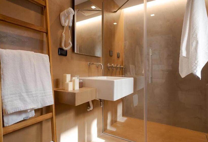 اتاق لوکس, Locanda Susuiusu Keyless Entry