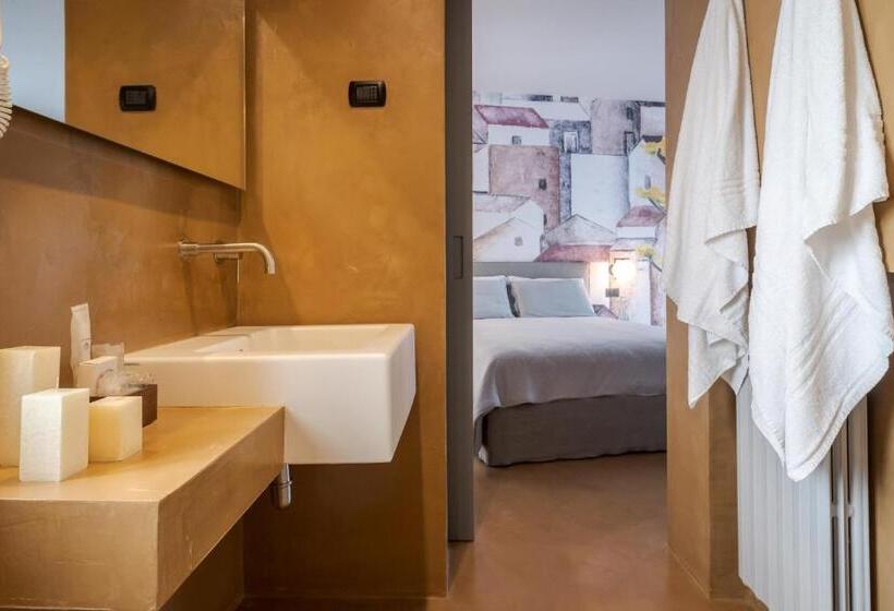اتاق لوکس با بالکن, Locanda Susuiusu Keyless Entry