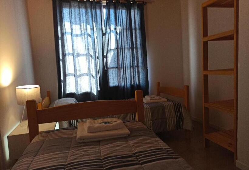 带共用浴室的标准房间, El Faro Hostel