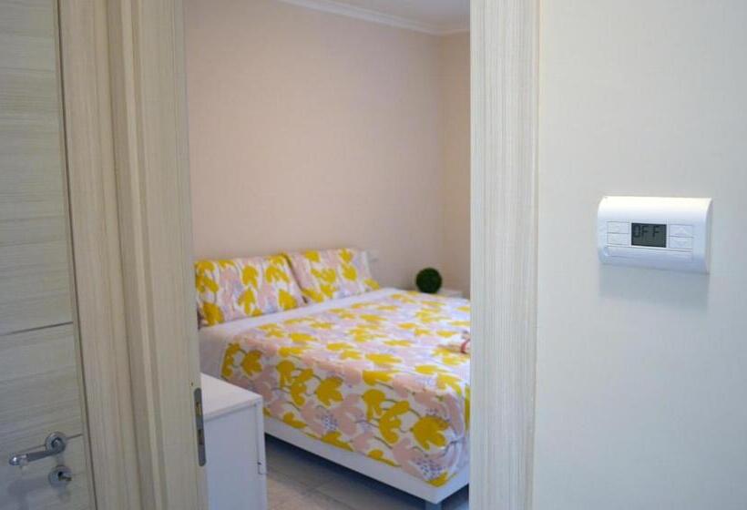 اتاق استاندارد چهار تخته, Midway House Italy
