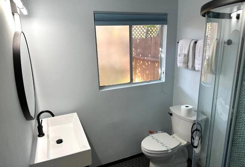 استودیوی لوکس, Atrium Palm Springs   G A Y Mens Resort