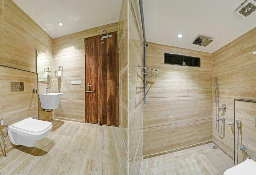 اتاق لوکس سه تخته, Collection O Hotel Moon