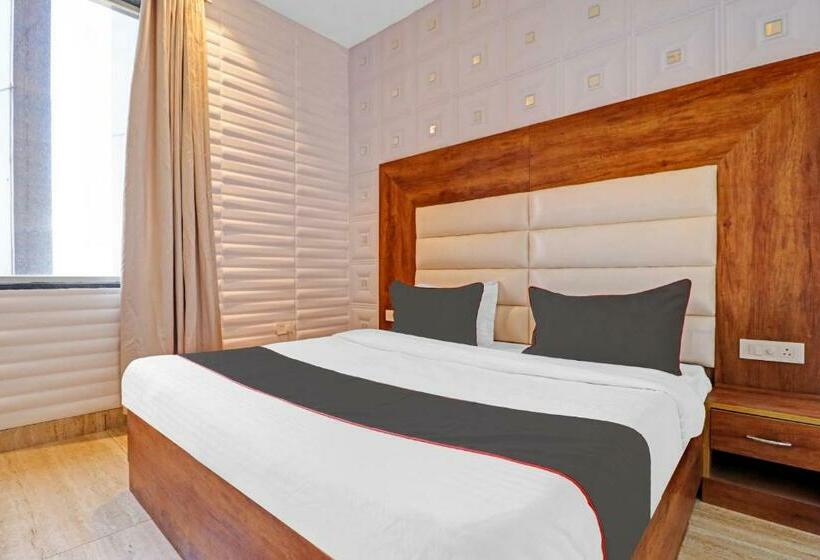 اتاق لوکس سه تخته, Collection O Hotel Moon