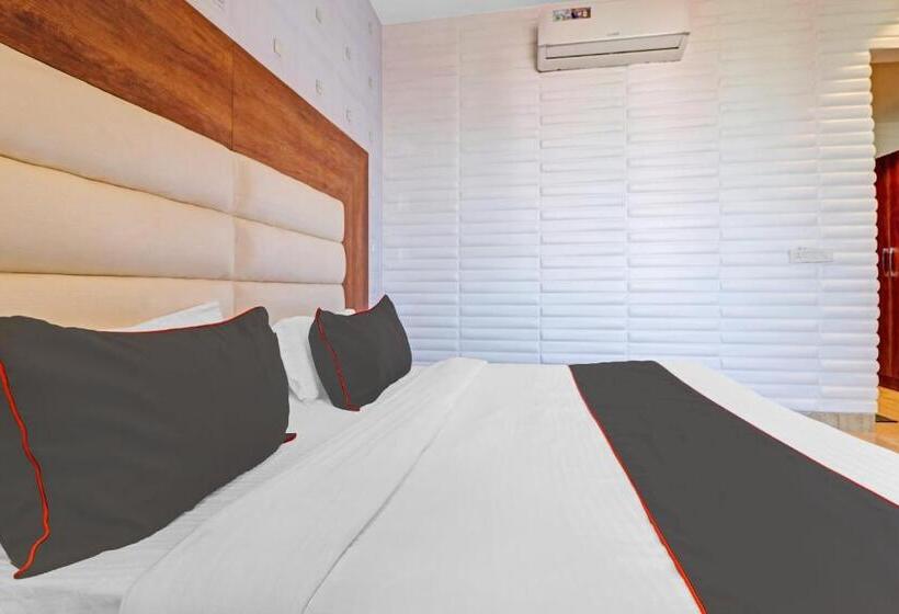 اتاق لوکس سه تخته, Collection O Hotel Moon