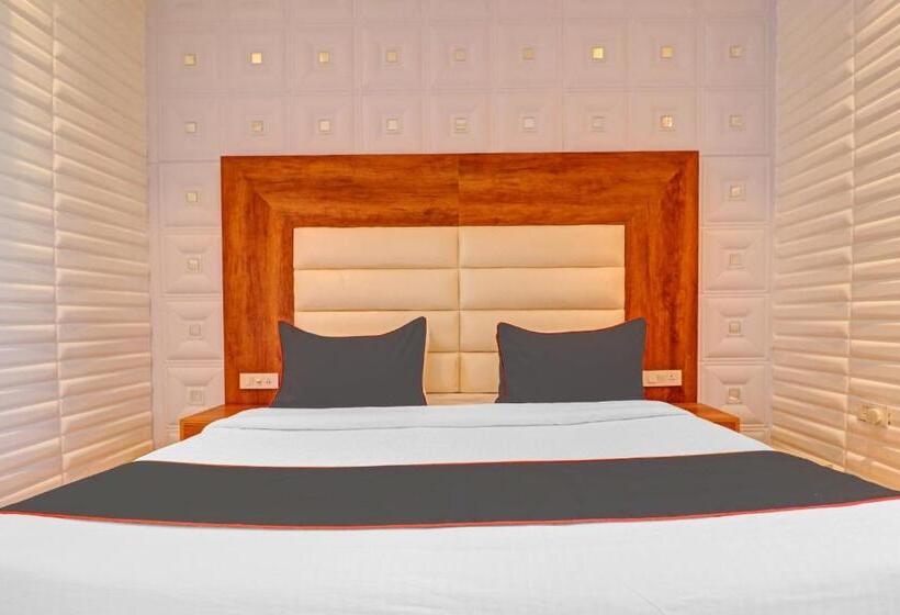اتاق لوکس سه تخته, Collection O Hotel Moon