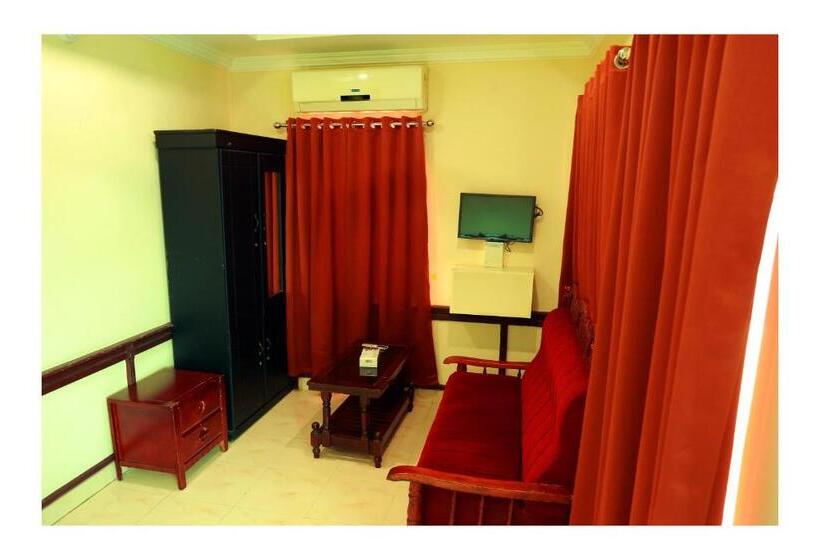 اتاق لوکس خانوادگی, Corridor Calicut Airport