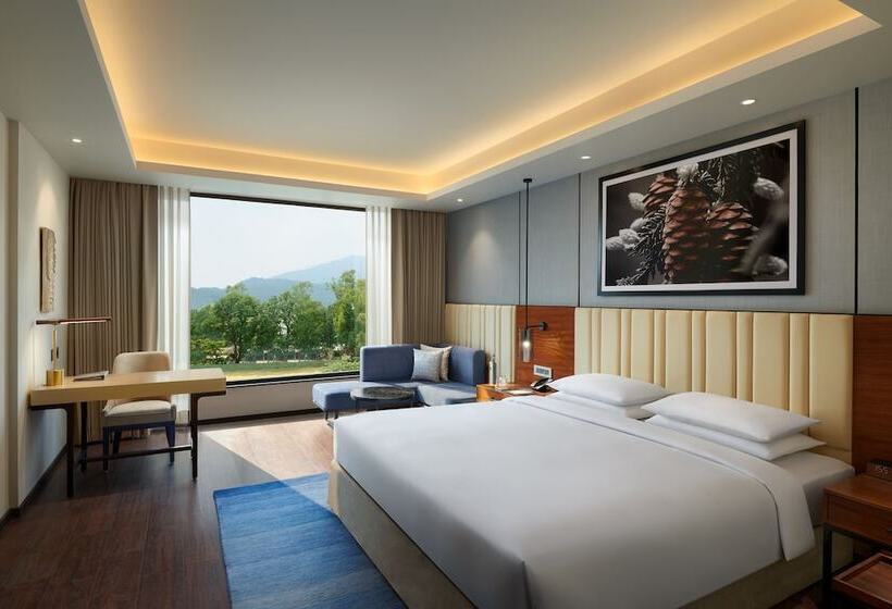 اتاق کلاب, Hyatt Regency Dehradun Resort And Spa