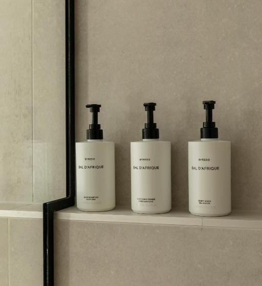 سوئیت با تخت بزرگ, The Mayfair