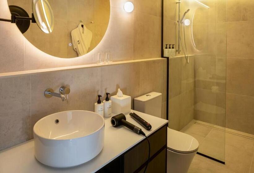 سوئیت با تخت بزرگ, The Mayfair