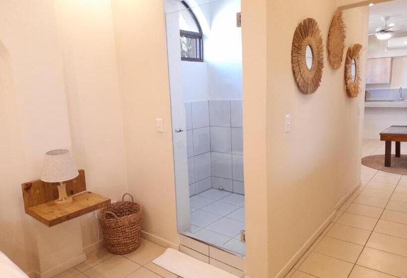 استودیوی لوکس, Zulu Surf Hotel Tamarindo