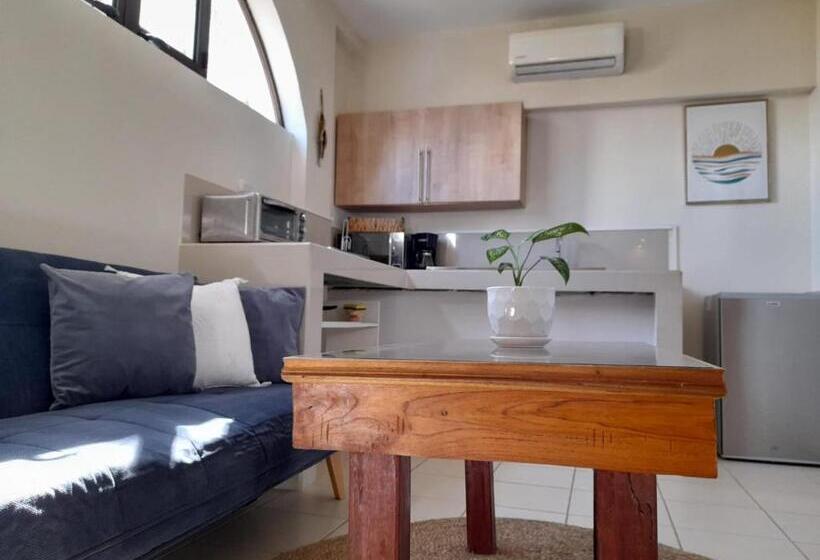 استودیوی لوکس, Zulu Surf Hotel Tamarindo