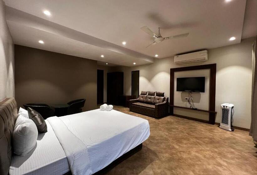 اتاق استاندارد چهار تخته, Paramount Riverfront Resort & Spa, Karjat