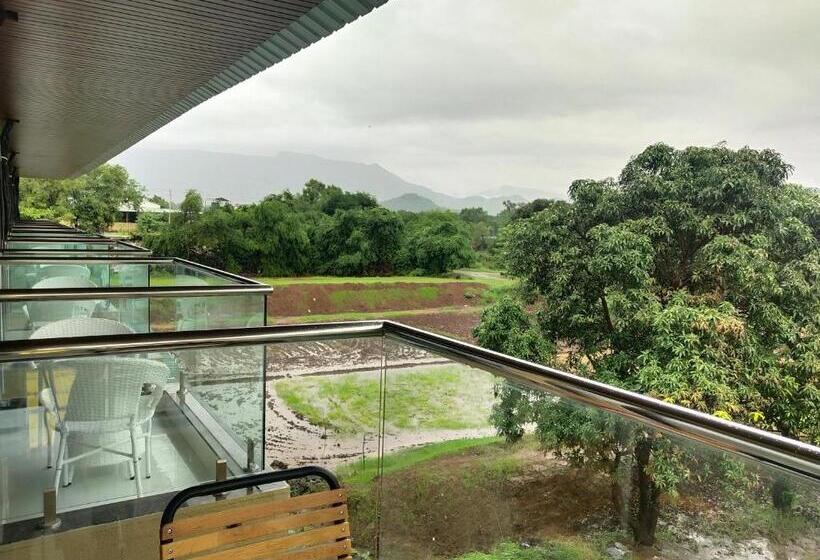 اتاق استاندارد, Paramount Riverfront Resort & Spa, Karjat