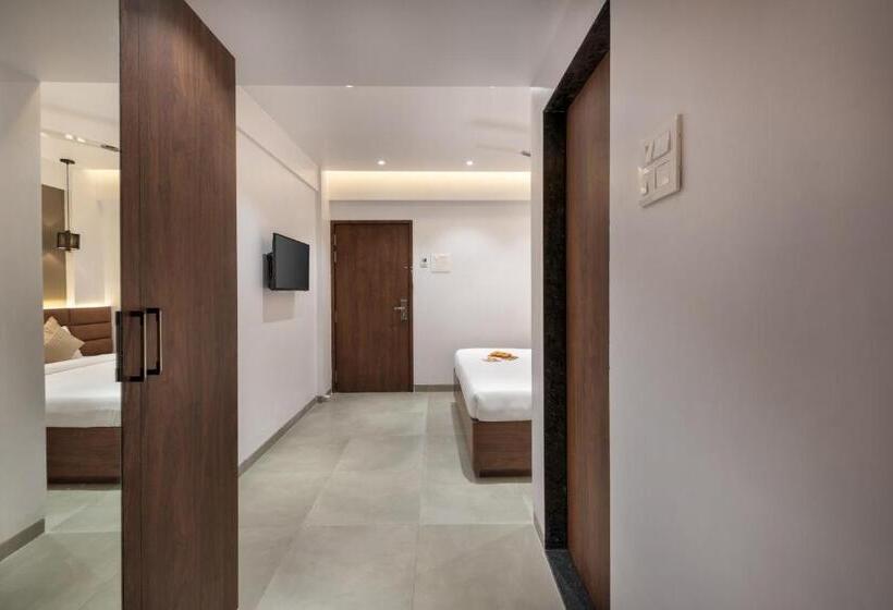 اتاق لوکس با بالکن, Paramount Riverfront Resort & Spa, Karjat