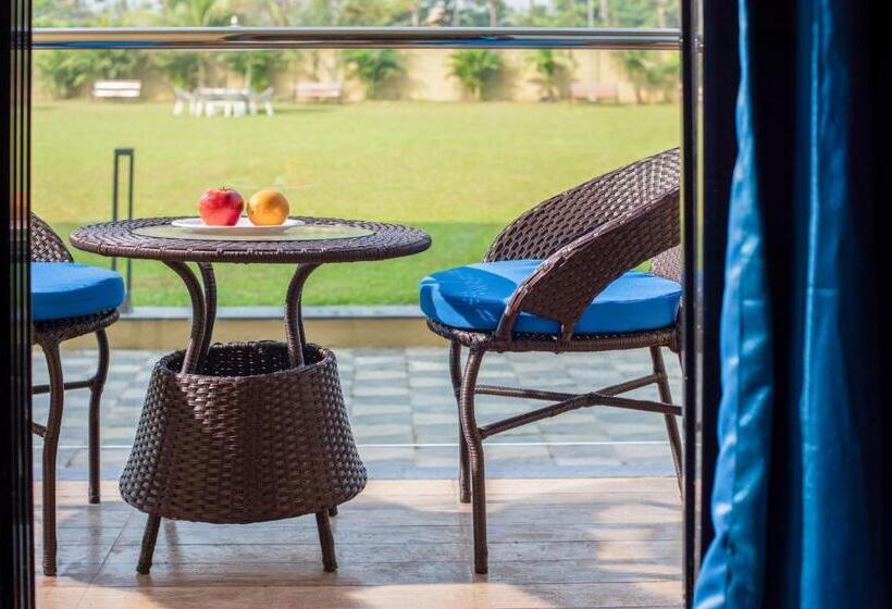 اتاق لوکس با بالکن, Paramount Riverfront Resort & Spa, Karjat