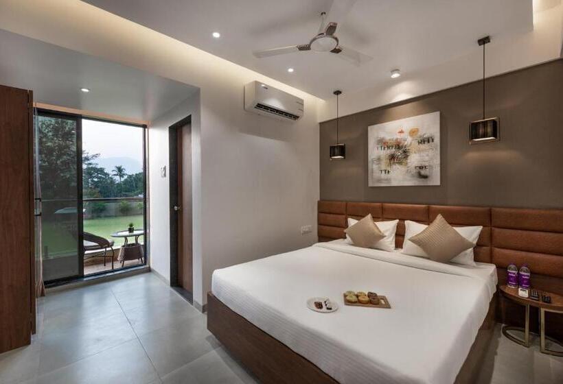 اتاق لوکس با بالکن, Paramount Riverfront Resort & Spa, Karjat