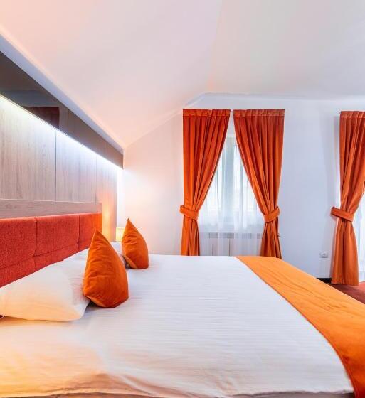 اتاق لوکس با بالکن, Pensiunea Paradisul Verde