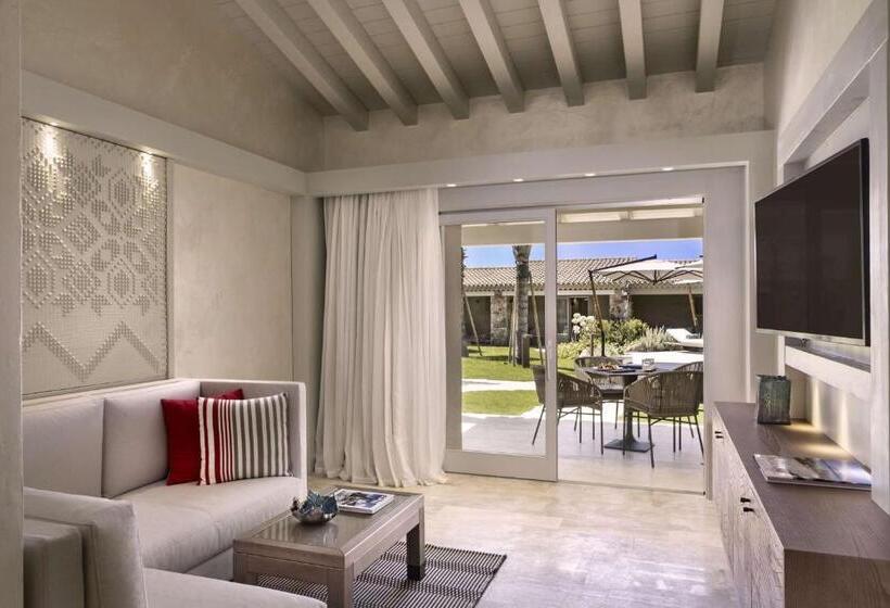 Suite with lake view, 7pines Resort Sardinia   A Destination By Hyatt