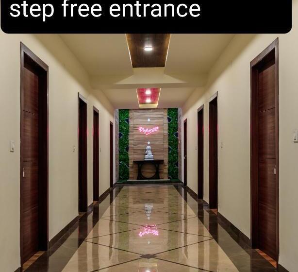 اتاق لوکس, De Manora Homes   Unpretentious Hotel With A Garden , Posh Area Ranjit Avenue