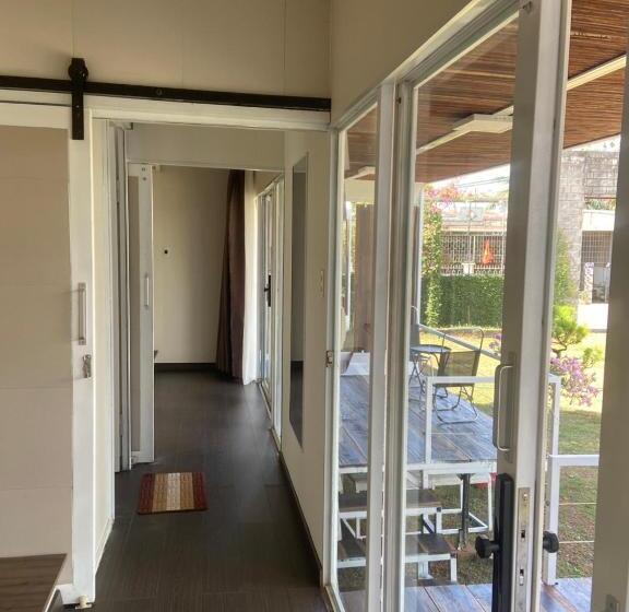 اتاق استاندارد چهارنفره با بالکن, Homestay Papa Garden