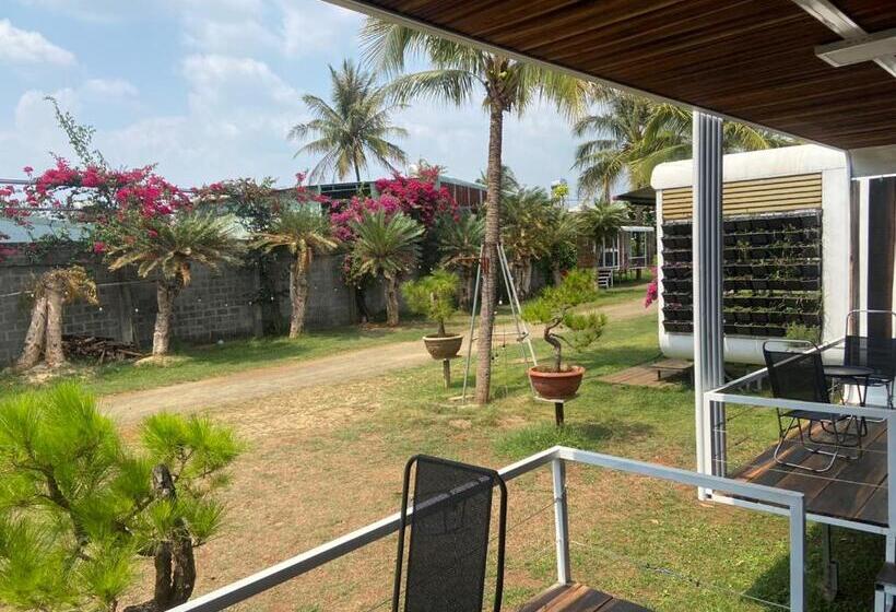 اتاق استاندارد چهارنفره با بالکن, Homestay Papa Garden