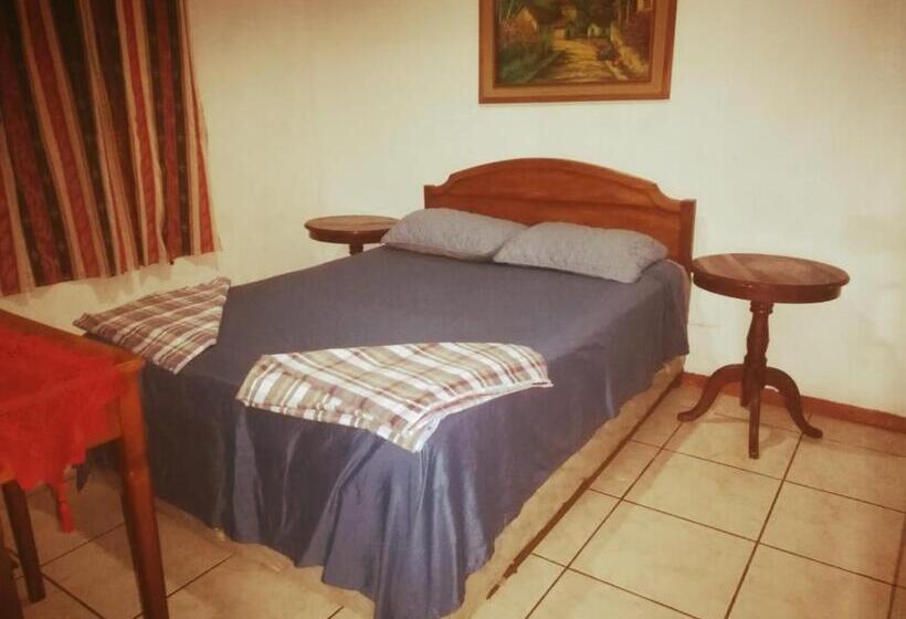 اتاق لوکس, Hostal Doña Mercedes