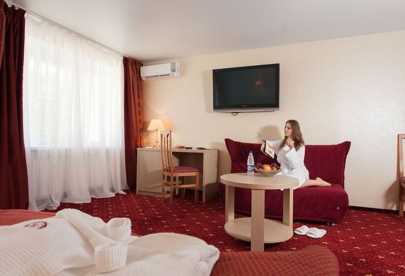 استودیوی استاندارد, Amaks Hotel Rossia