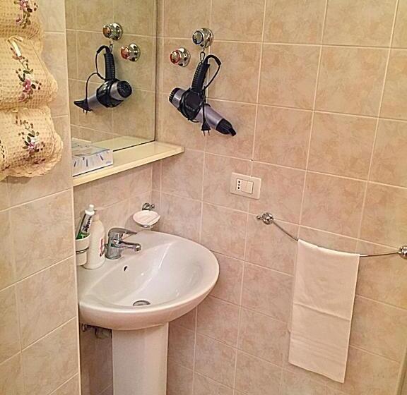 اتاق استاندارد سه نفره, B&b Gelone