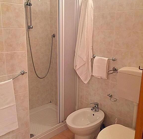 اتاق استاندارد سه نفره, B&b Gelone
