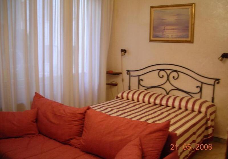 اتاق استاندارد سه نفره, B&b Gelone