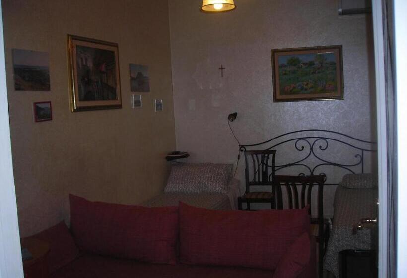 اتاق استاندارد سه نفره, B&b Gelone