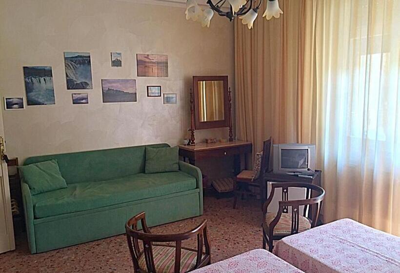 اتاق استاندارد چهار تخته, B&b Gelone