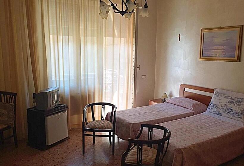 اتاق استاندارد چهار تخته, B&b Gelone